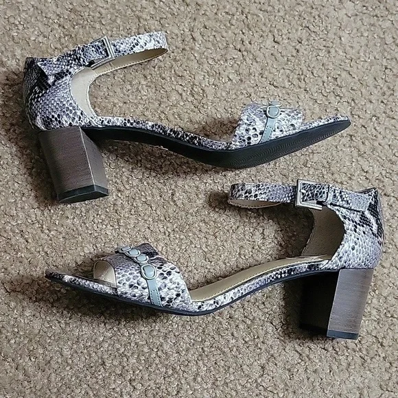 Judith Ripka Grey Snakeskin Leather Sandle Size 9.5 M - Picture 2 of 13